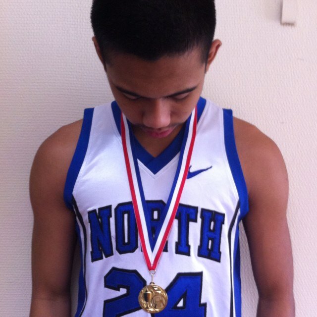 Bonjour ! Je m'appelle Christopher Angelo Centi Puno Fernandez , J'ai 18 Ans , Je suis Philippin , J'adore le jeu de basket-ball et Confiant pour le Fils de Die