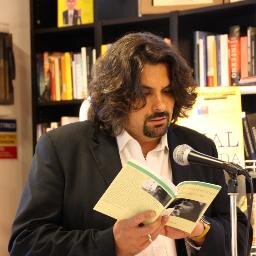 Sono un bassista/scrittore. Ho pubblicato 2 libri di poesie ed il romanzo giallo Il portagioie. Visitate il mio sito.