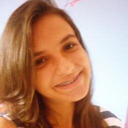 Sou daquelas que não ligo sobre a opiniões dos outros! eles mesmo não vão conseguir me mudar, pois Deus me fez assim e assim que serei!