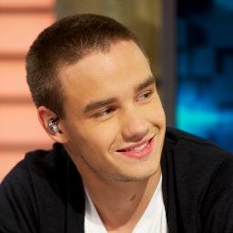 NOMESIGAS te estoy regalnado un nuevo seguidor sigueme en @Tomlinsonbubble doy follow back gracias.