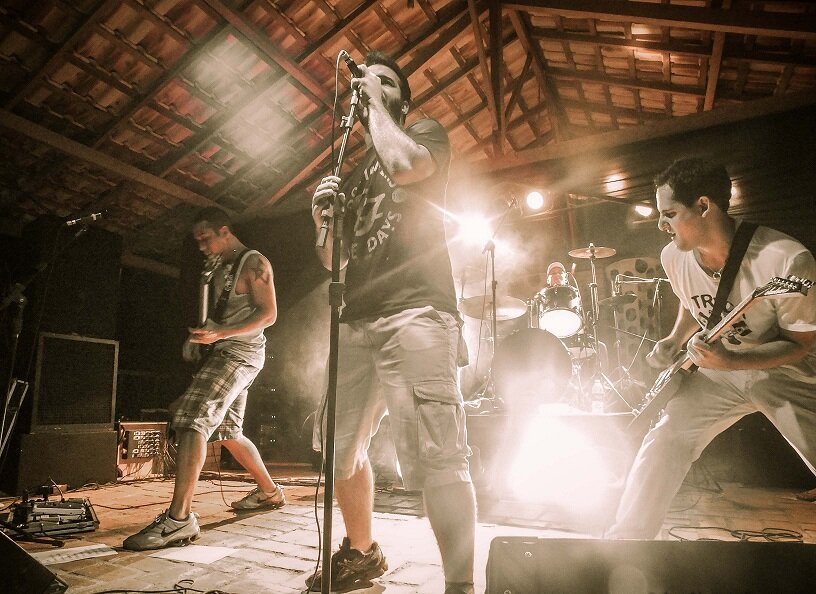 Uma banda frenética, repleta de rock e suingue.
Ouça nosso som: https://t.co/oABGSocoxX