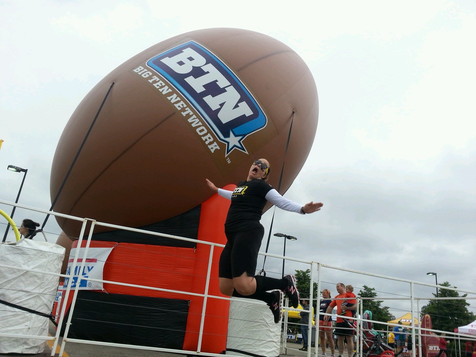 Mom/Wife, Film/Music/Pop Culture Enthusiast, Sales Woman Extraordinaire, Crossfit/Team Sports Athlete. Chicago girl.