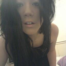 17, down to earth and i love food :~) everyone is beautiful,
