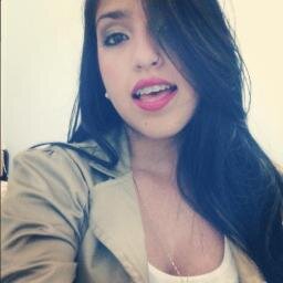 Shine bright like a diamond
Find light in the beautiful sea
I choose to be happy (8