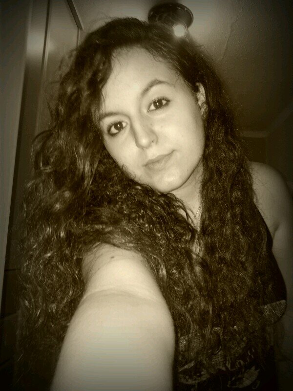 Chica sencilla de 18 años, amante de la música, le gusta reír y hacer reír a los demás. Carpe Diem(: #Directioner ∞♥ 24 Mayo 2013. 10 Julio 2014.
