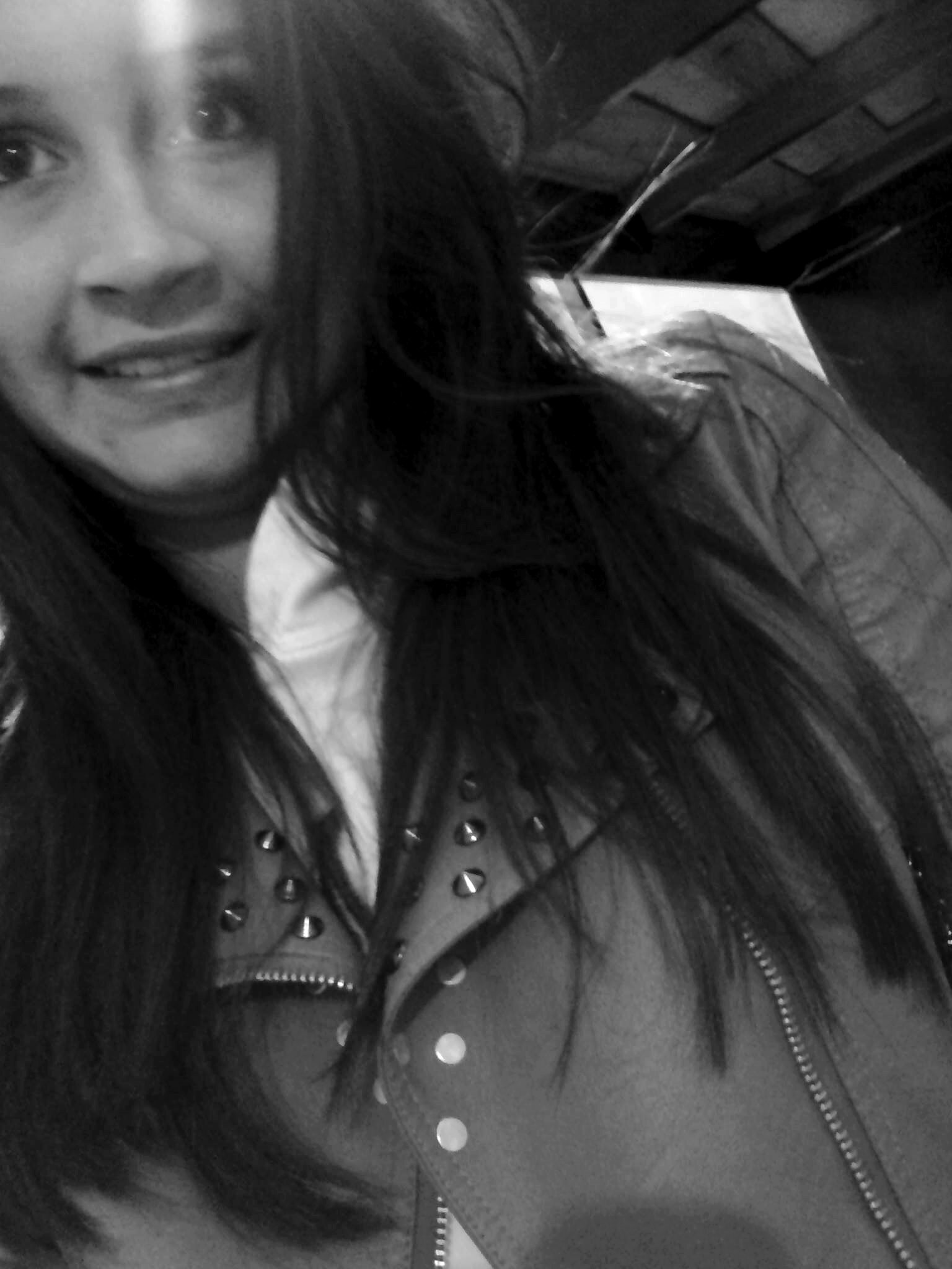 '' Basta um Sorriso e o dia vence a noite, a vida vence a morte, a Fé vence a dor, é só Você Acreditar, Olhe a sua volta e vera tantas razões pra Sonhar ♪ ♫