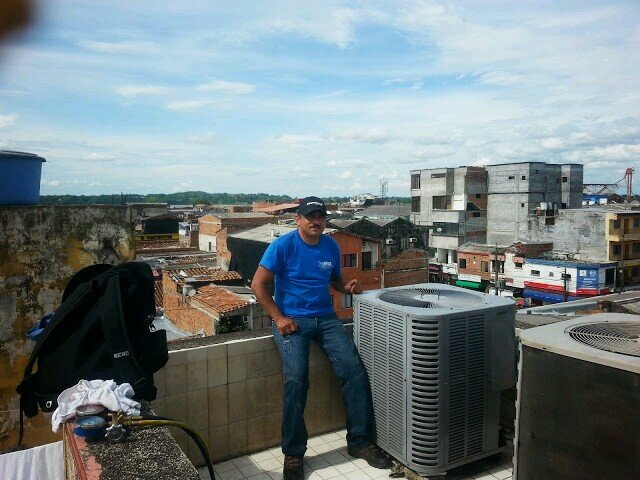 trabajo con aire acondicionado desde hace 38 años 
he trabajado en aire ambiente, aire caribe, aires y aires, frío aire, Servi refriaire, dismatec, a ya asociad