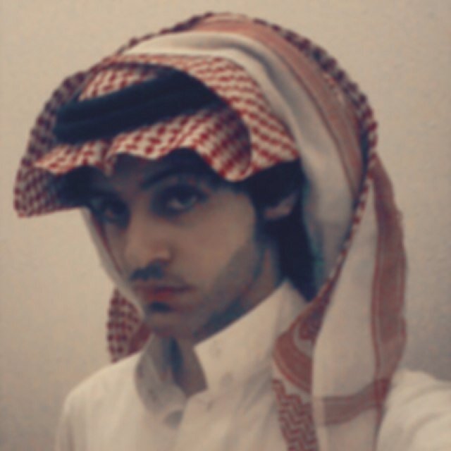 ترى القصايد مابرت جرح مغليك.. وماهو فخر لا قالو الناس شاعر.. أكبر فخر لا جيت محتاج وأبيك.. ضميتني بإحساس حب ومشاعر! حساب الكيك 11meshari11