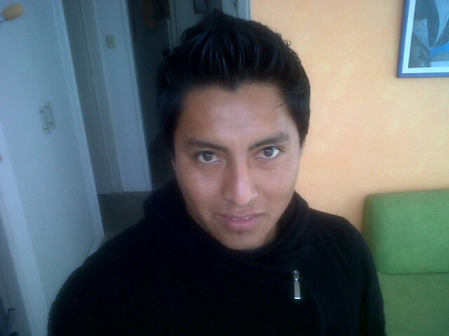 Alegre !! Divertido me encanta salir a bailar o ir al cine !! Pliculas d terror de exo :-)