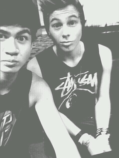 hey sunshine, please follow @bangmeashton , she's trying to reach her goal! I love you x