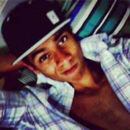 Amo futebol gosto bastante de xbox..................:] AMO mulheres kkkk :p :]