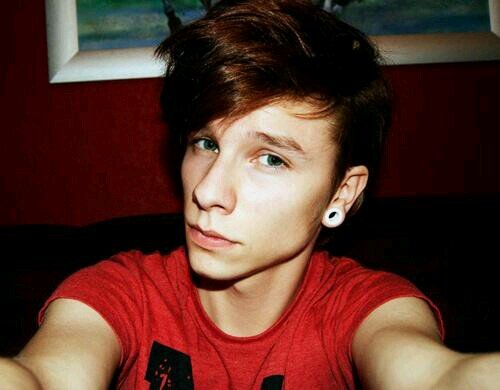 I don't know what to write in here so idk hey I'm new and I'm 18 and yeah bye.
