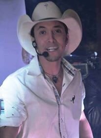 Vocalista na dupla Tato & Junior !