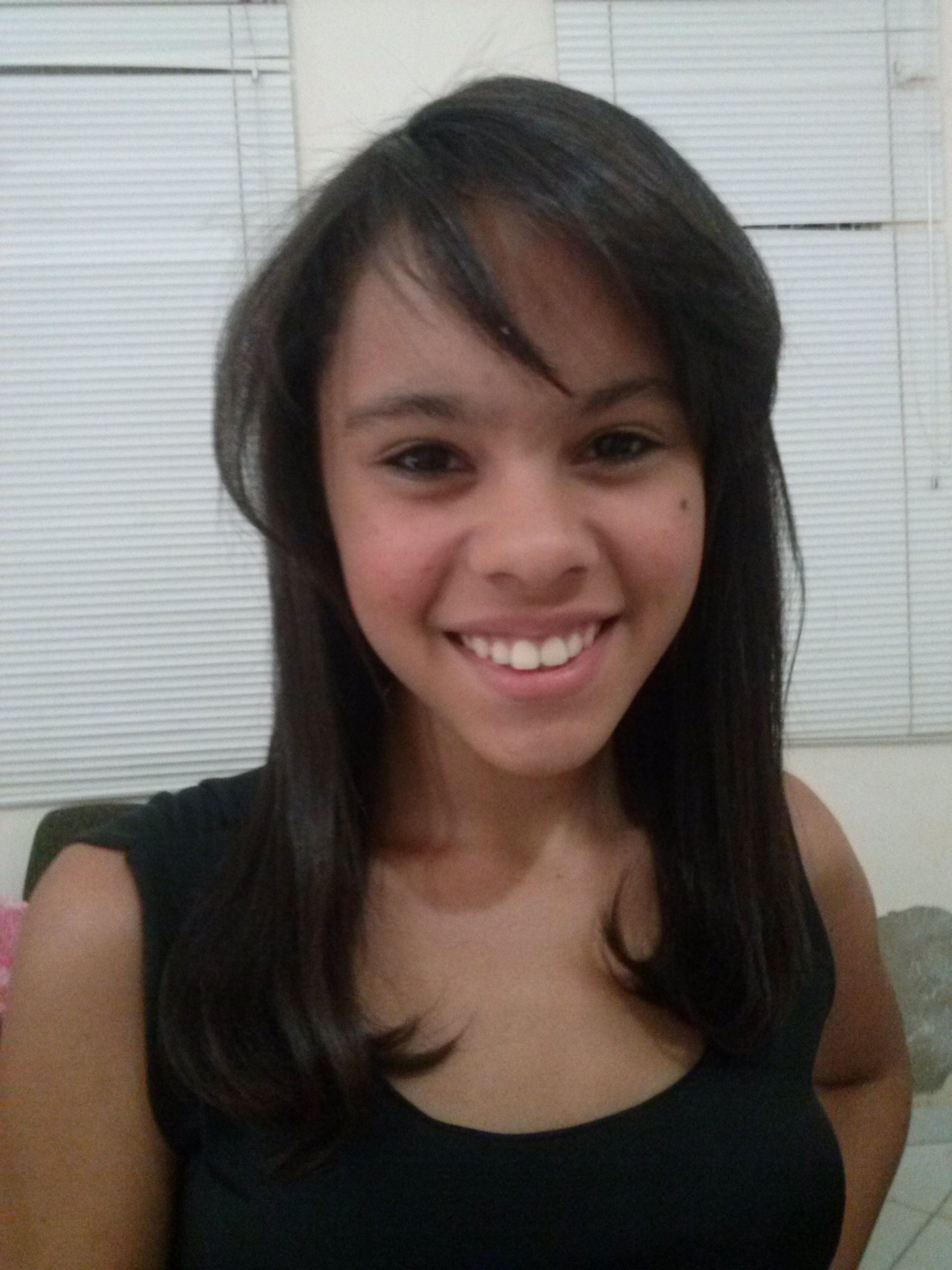 por fora uma menina q muitos jugão e por dentro uma mulher q poucos conhecem