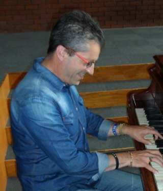 watey's profile picture. Keyboard player, Christian, 70's child, occasional worship leader, and lover of Em, C, G, D!