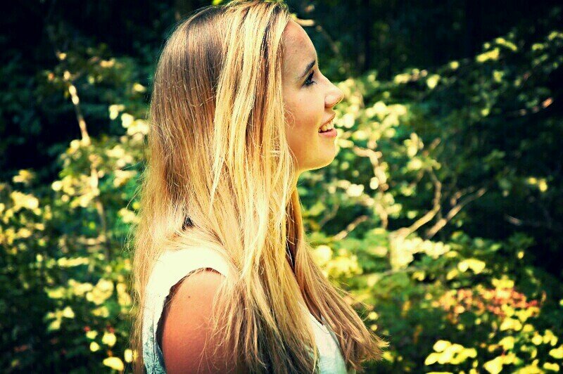 Love my friends♡ enjoy every minute before it's too late! Smile so much as you can and be proud of who you are. Everybody is beautiful, yes you too!