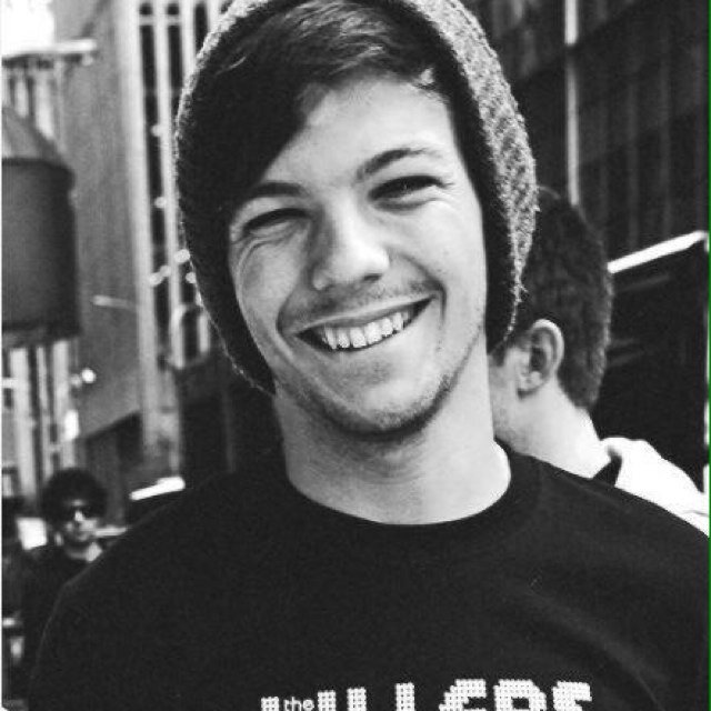 i gave you a free follow, now please go follow @harryshiphipsta for me and just ask for a follow back if you want one :-) :-*
