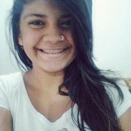 Basta olhar bem no fundo dos meus olhos, para ver que já não sou como era antes.// eu te amo de mais!  @yaradeallan aqui ^-^
