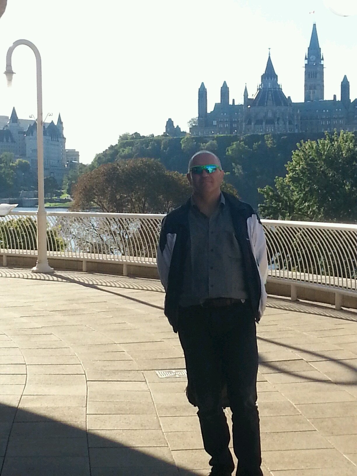 Rosweeldtheodor's profile picture. Mi permetto di far presente che non mi piace farmi ingabbiare usare parole definizioni che descrive la mia personalità lascio giudicare agli altri .