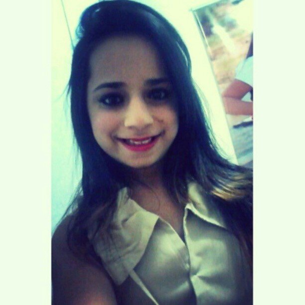 Seja doida. Seja fofa. Seja chata. Seja divertida. Seja retardada. Seja amiga. Seja qualquer coisa, o importante é ser você.