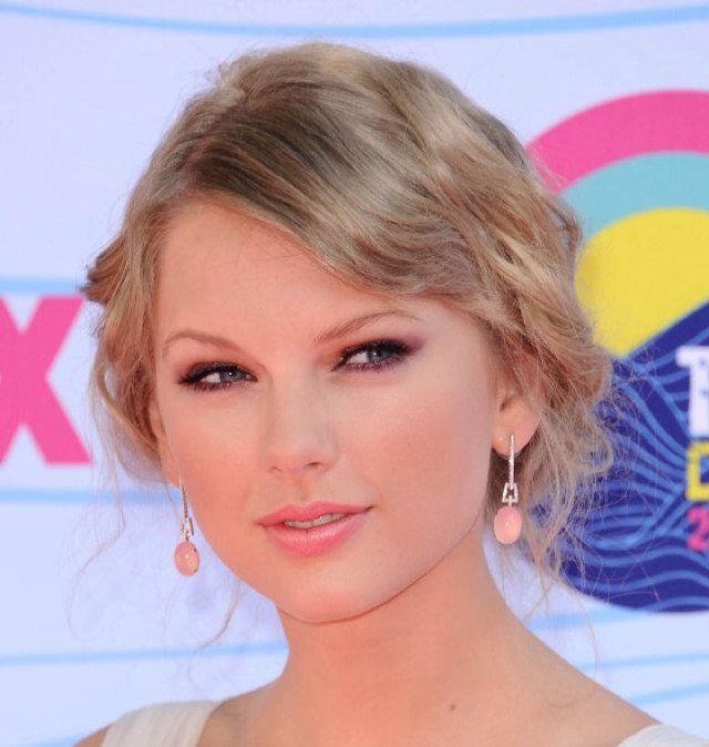 Living life in the SWIFT lane .LOVE !! MUSIC !! MOVIES !! DREAMS !! PASSION !!I followback pretty much everyone.