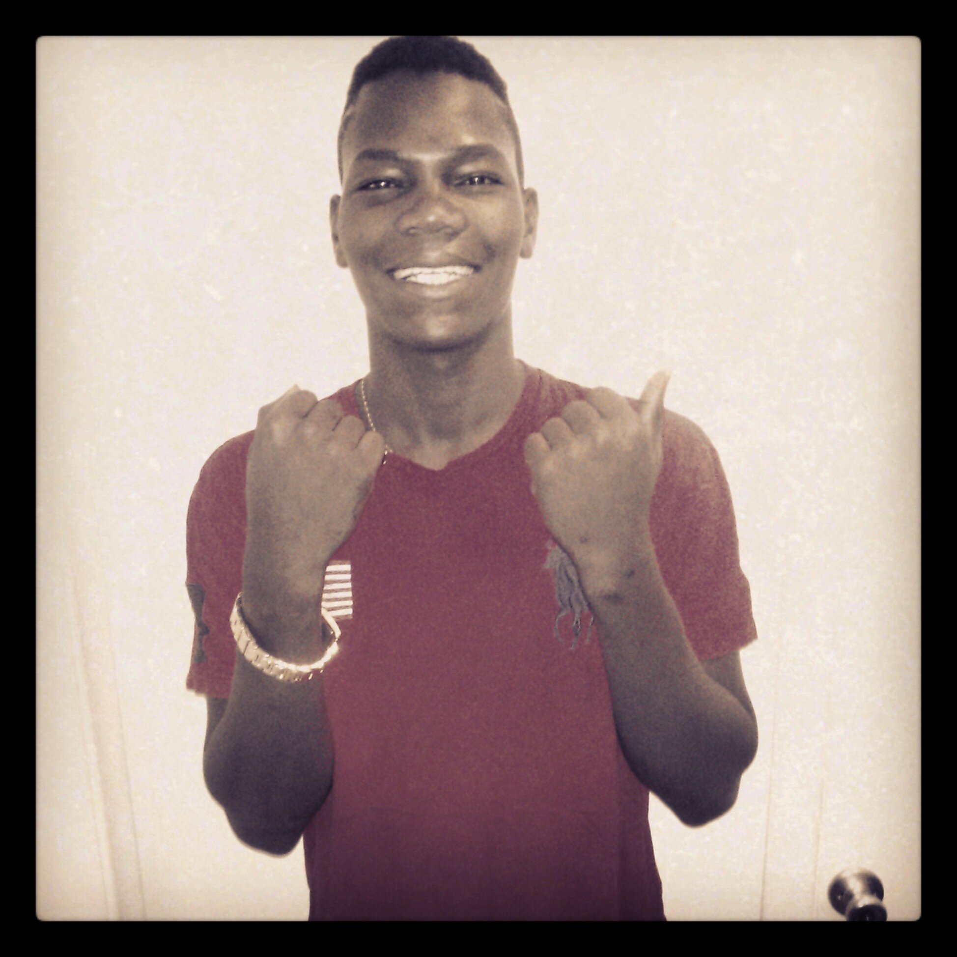 Always put God First all I do is grind soccer player from Paris errrr follow me and I will follow real quick I'm new to these 011 straight from Paris booba