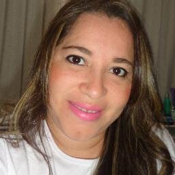NÃO FIKE ESPERANDO A FELICIDADE, POIS ELA VEM , MASI TEMOS Q BUSCA-LA.....