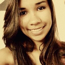 Geminiana, 19 anos, estudante de Ciências Biológicas,  T Í M I D A, chata, ama música, violão, vascaina '-'