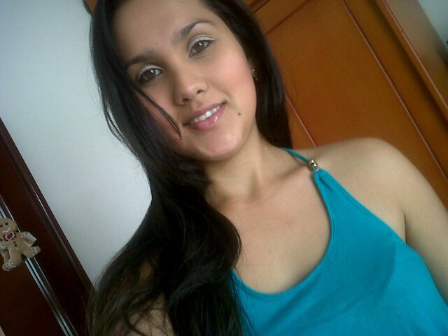 Me encantan los animales, la musica, estar con mi familia y amigos..  Amar, Querer, Reir, Llorar y tratar de sonreir siempre!!! Un poco crazy...