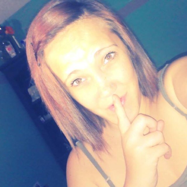 My names Kera Lynn Griggs , im 22 years old, my birthdays February 9, 1991 .  i love to sing & i love Miley Cyrus @mileycyrus ❤