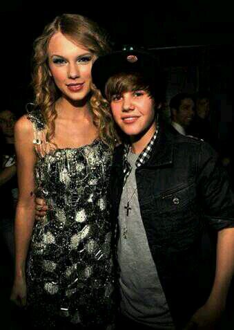 Swiftie Forever and Always! ¿Mi vida? @taylorswift13 LovingHimWasRED∞ / -Forever a Belieber- Never Stop Dreaming  ❣by @JustinBieber
