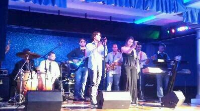 Banda de fusión con marcado acento caribeño, la compañía perfecta. Música hecha para disfrutar