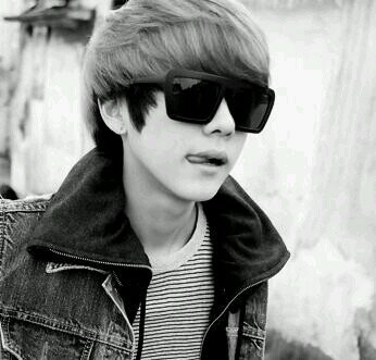 ` ↷ ✩ — Verified Roleplayer @paperstarsrp┊ulzzang park hyung seok┊#92Liner ┊single