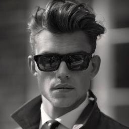 Like a dog without a bone, an actor out alone. Rider on the storm. Radio presenter at Xirus FM // Air guitar specialist.