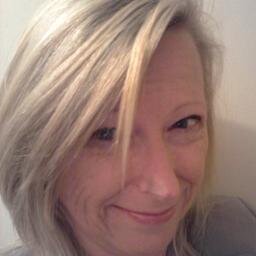 Internet entrepreneur, passionate about selling digital products online and helping people generate $100,000 a year thanks to ebooks.
