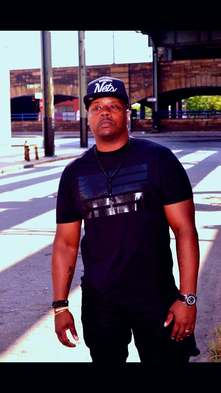 Live life like a camera, always capture the moment. follow me, C.H.A.L.E.( C High An Live Expensive)