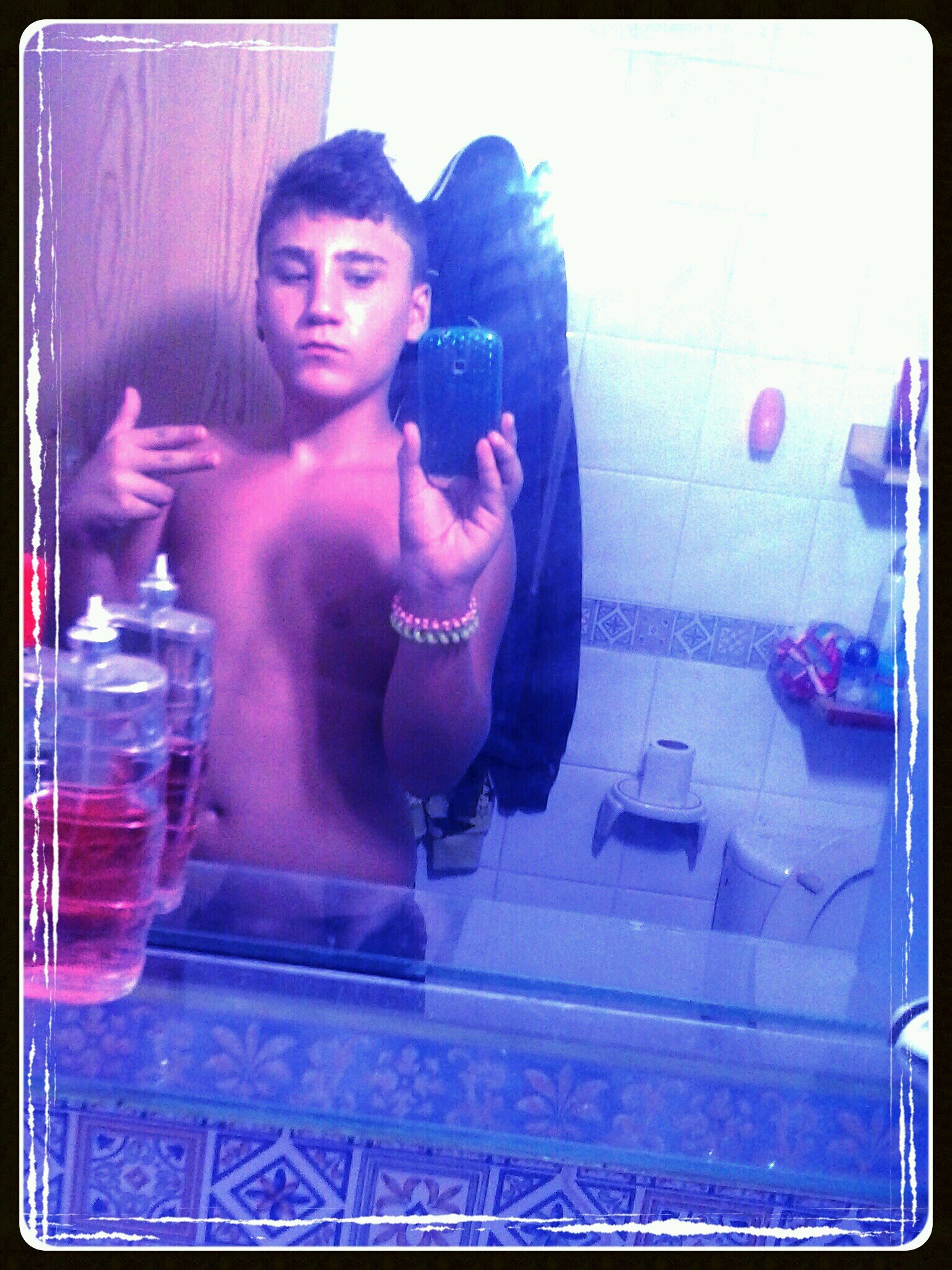 i un dia te despiertas i puede ser k al dia siguiente no te despiertes asi k bibe la vida al maximo