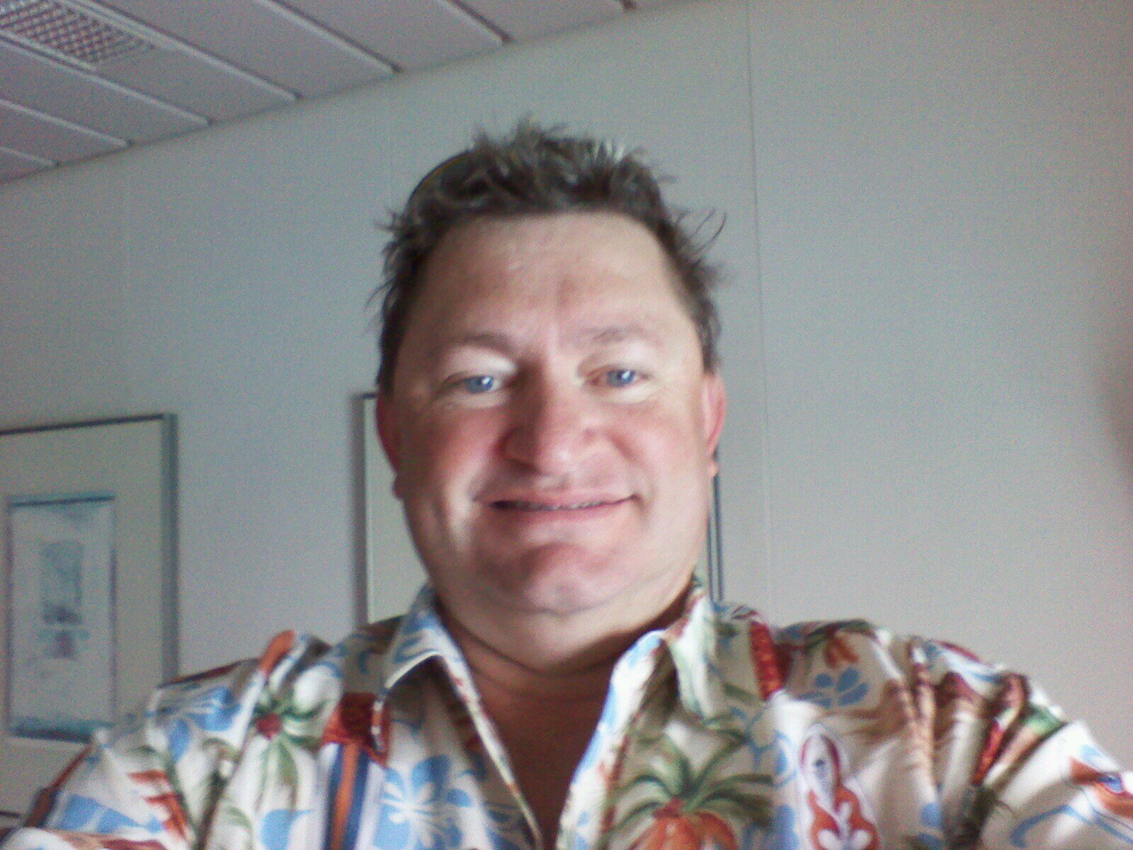 married to annmaree coal train driver for pacific national I have 2 sons matthew 17 and oliver 0 and I sing for yellow CCM FC