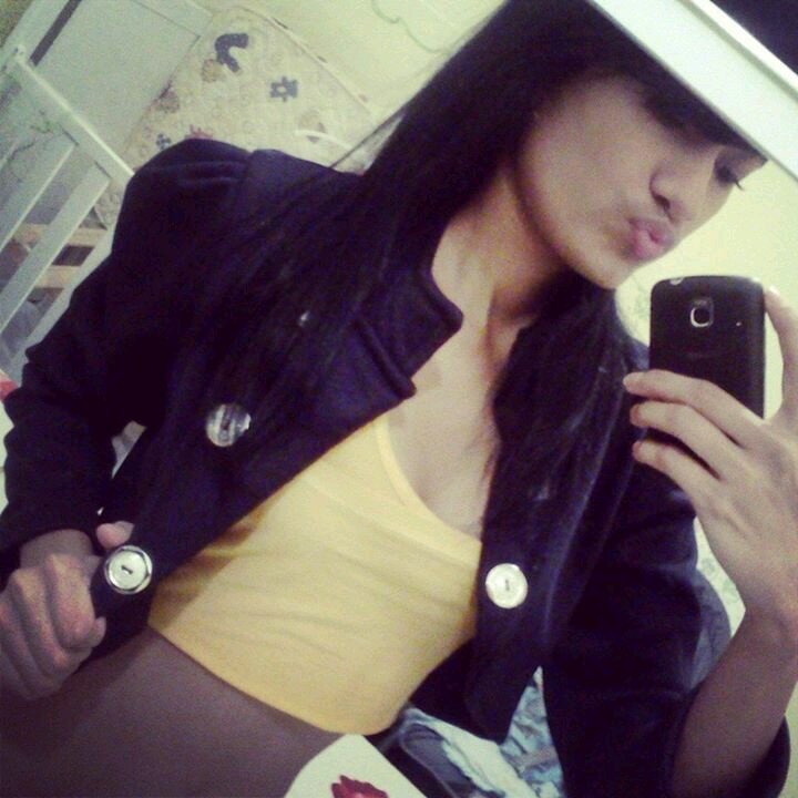 • 'Biografia {?}
Fala sério! Como vou resumir minha
vida aki no twitter?
;P
Pra que ler issuh?
Não é mais fácil me
seguir logoh?