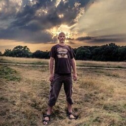 Aphid Moon is the solo project of UK Psy-Trance producer & Dj Jules Hamer. He's released albums on Dragonfly, Nano and Aphid Records to which he is now signed.