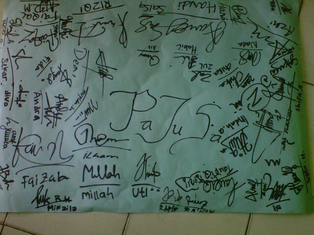 We're Family!! Mrs.Fitriah♥ 39 Students. Eleven boys and twenty eight girls♥