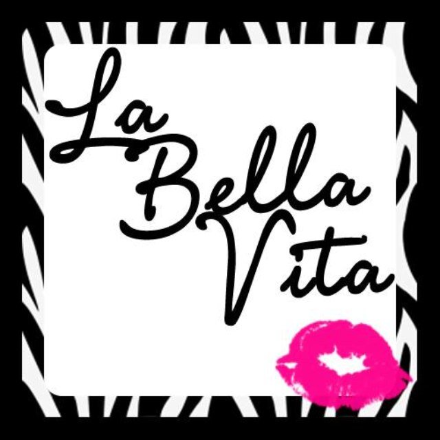 La Bella Vita linea di abbigliamento uomo|donna
Per info, collaborazioni e sponsor contattaci tramite mail:
Labellavitaglam@libero.it