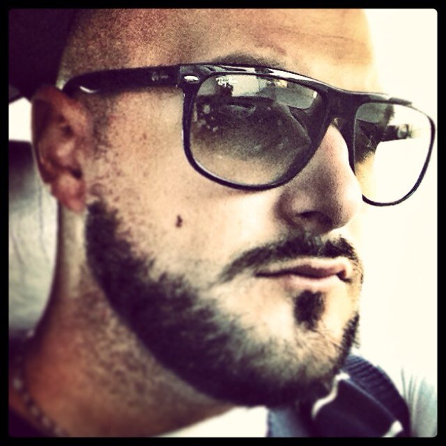 Sardo con la passione per l'hip hop e le foto ! Classe 84 con il vizio di non mentire MAI nel bene e nel male !