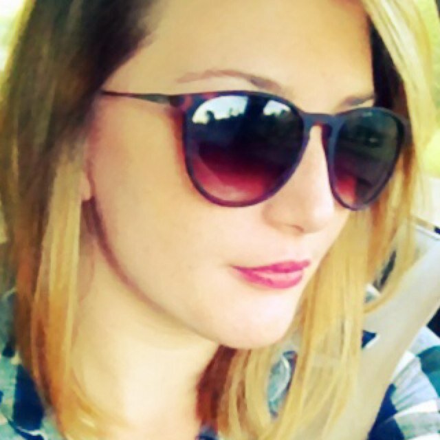 I try to live my life somewhere between EatPrayLove and Sex and the City.
I'm a blogger, asst. preschool teacher, aspiring novelist, and future psychologist.