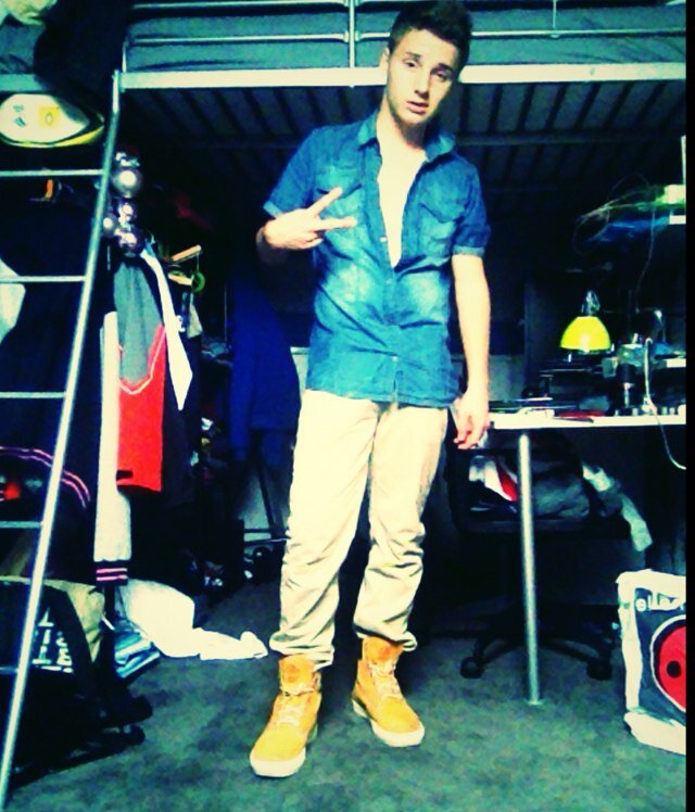 cocaxcolax's profile picture. J'en est marre des cours de merde ou tu te fais chier Vivement le travail plus tard hihihi. #TeamTravailleur =P