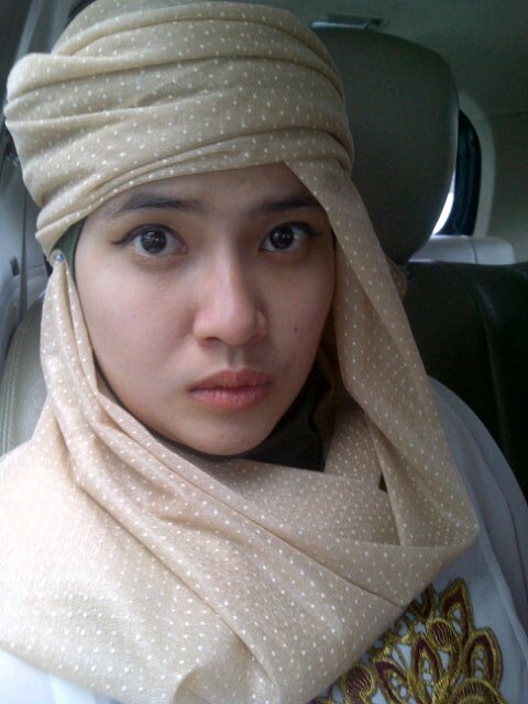 Faculty of Law at Islamic University of Indonesian,Yogyakarta 2011,Magister Kenotariatan FH UII 2015, always pray to God(Allah SWT)