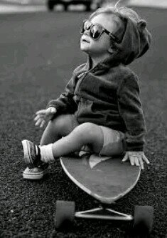 Como digo aquel gran poeta: Le invito a bailar señora soledad sobre el planeta y perdón si la piso pero este corazón me aprieta! Canser ☺