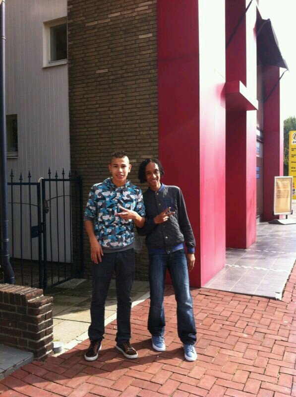 Ballie bij SVS     Feyenoord is de best.   010 ,school ijsselcollege kanaalweg      NF=NFB.  -Cabo boy Rotterdam.