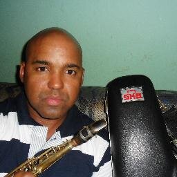 Saxofonista ,percusionista, musico y productor , business music entertaiment