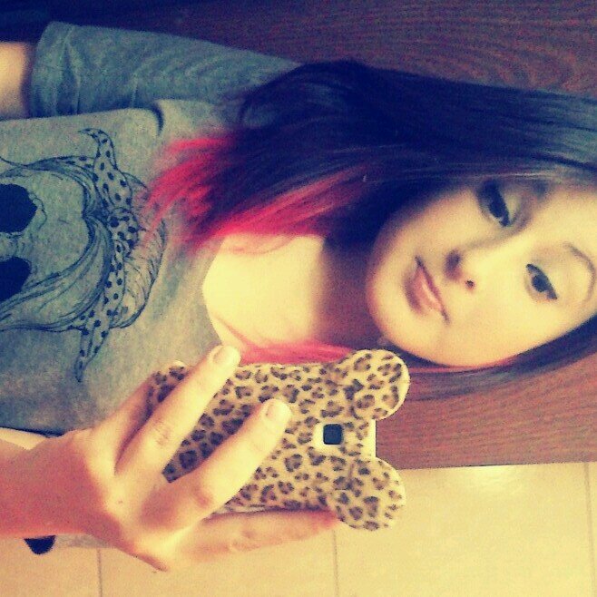 Heeey ? Garçom traz 1 litro de Vodka aew pá noi  
Amém ? Amém c: